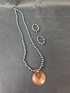 lot 256 image: Blue Pearl and Copper Medallion Jewelry Set