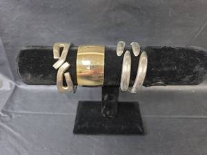 lot 273 image: Mixed Metal Fashion Cuff Bracelets