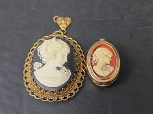 lot 286 image: Classical Cameo Digital Watch Pendant Set