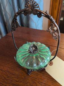 lot 2214 image: Decorative Green Glass Bowl with Ornate Metal Stand