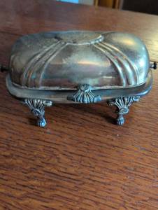 lot 2215 image: Silverplate Covered Butter Dish with Shell Feet