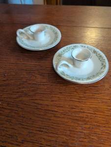 lot 2220 image: Mikasa G9059 Fine China Candleholders