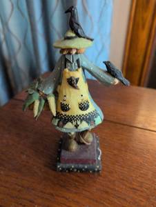 lot 2223 image: Williraye Studio Garden Witch Figurine 1996