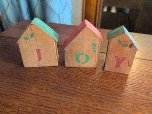 lot 2224 image: Wooden Holiday House Ornaments
