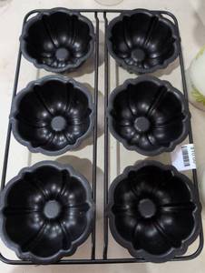 lot 2236 image: 6-Cup Mini Bundt Pan Mold and med Bundt pan