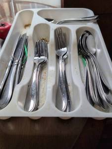 lot 2240 image: White Plastic Utensil Organizer Tray