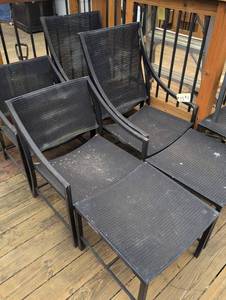 lot 2243 image: Patio furniture set