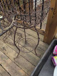 lot 2246 image: Decorative Metal Wire Sphere Planter