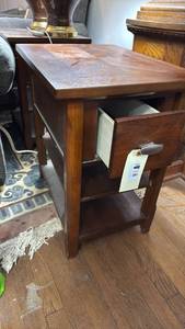 lot 2260 image: Traditional Oak End Tables with Shelf and drawer