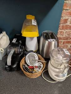 lot 2307 image: Mixed Kitchen Small Appliances Lot