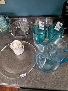 lot 2308 image: Kitchen Glassware Collection with Juicer