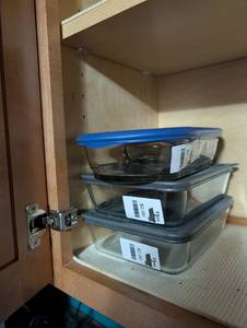 lot 2316 image: Pyrex Glass Food Storage Containers with Blue Lids