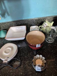 lot 2320 image: Mixed Kitchenware Collection