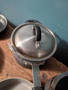 lot 2324 image: Commercial Grade Aluminum Stock Pot with Lid