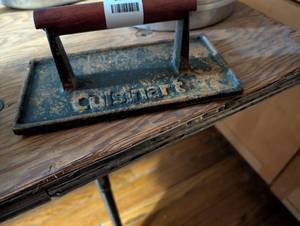 lot 2328 image: Cast Iron Cuisinart press
