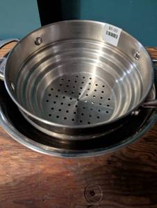 lot 2330 image: Stainless Steel Kitchen Strainer and Bowl