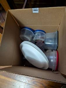 lot 2332 image: Mixed Food Storage Containers with Lids