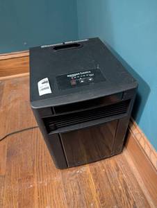 lot 2338 image: Amazon Basics Space Heater