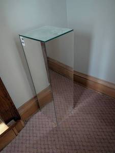 lot 2342 image: Modern Glass Pedestal Display Stand