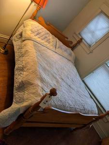 lot 2365 image: Traditional Queen Bed with Quilted Bedspread with Geometric Pattern