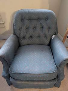 lot 2375 image: Tufted Blue Armchair with Floral Pattern