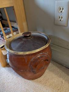 lot 2386 image: Brown Ceramic Bean Pot with Lid