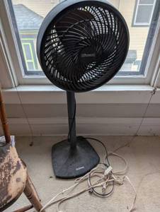 lot 2393 image: Holmes Blizzard Standing Fan