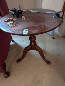 lot 2398 image: Traditional Cherry Wood Tilt Top Table