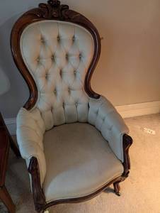 lot 2399 image: Victorian Style Button-Tufted Parlor Chair