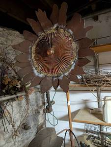 lot 2417 image: Metal Sunflower Garden Art 7 feet tall