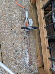lot 2446 image: Electric Trimmer