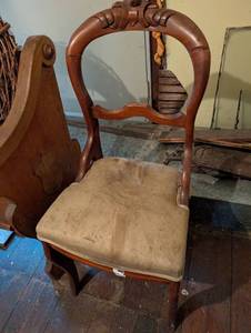 lot 2461 image: 1800s Victorian Walnut Side Chair