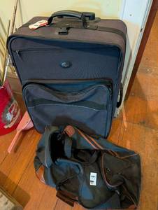 lot 2462 image: 2-Piece American Tourister Luggage Set