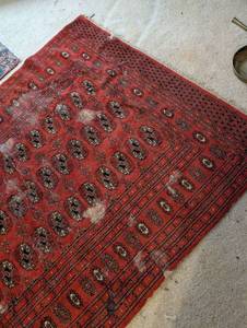 lot 2473 image: Handmade Bokhara Oriental Wool Rug
