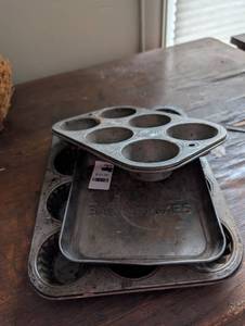 lot 2481 image: Aluminum Baking Mades Muffin Tin Set