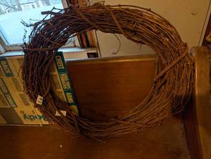 lot 2482 image: Natural Grapevine Wreath Base large