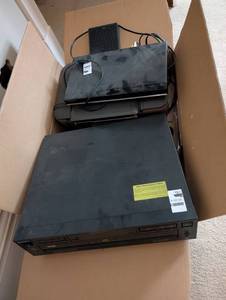 lot 2486 image: Electronics bundle