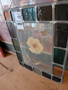 lot 2494 image: Decorative Stained Glass Panel with Pressed Flower Design 8x10