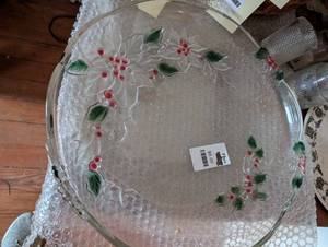 lot 2495 image: Clear Glass Holiday Serving Plate with Holly Design