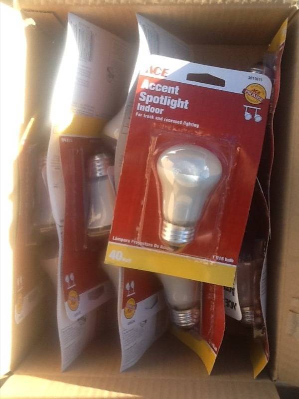 lot 200 image: Case of eight mini flood lights great for indoor spot