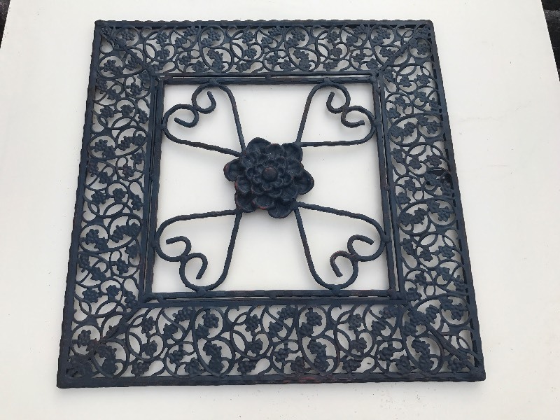 lot 755 image: Two decorative iron Decour pieces inside or out 16 x 16