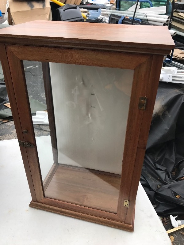 lot 780 image: Nice counter top glass and wood display case