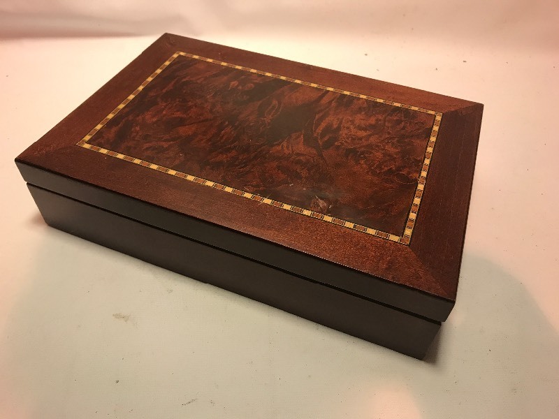lot 788 image: Beautiful wood inlay box great for jewelry or use your imagination