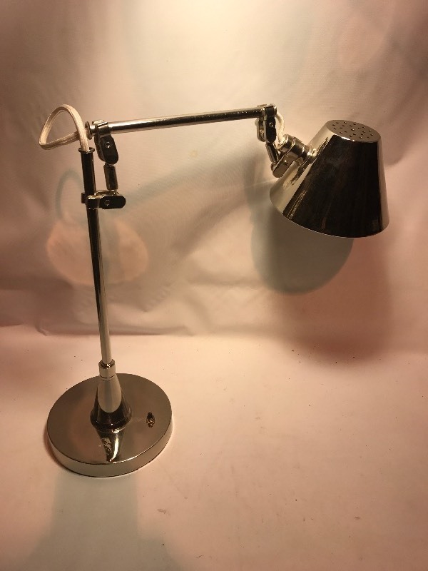 lot 789 image: Modern  desk light