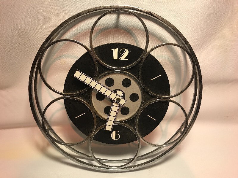 lot 9312 image: Unique perfect item for the movie room or wreck room movie real looking clocrk