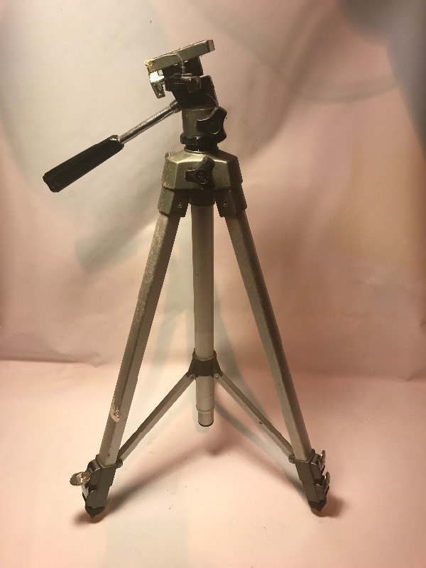 lot 9364 image: Camera tripod