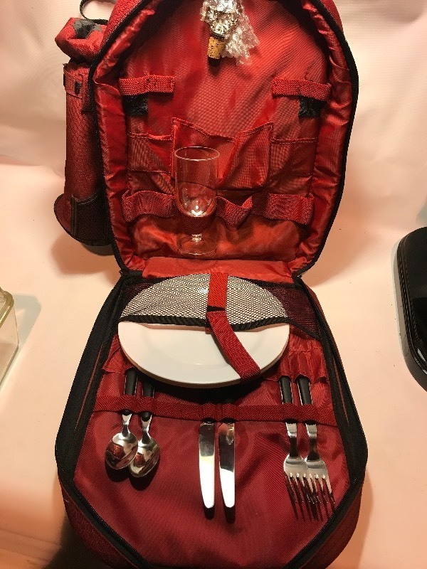 lot 9530 image: Backpack picnic pack built-in wine bottle holder cooler dishes and silverware as pictured very unique