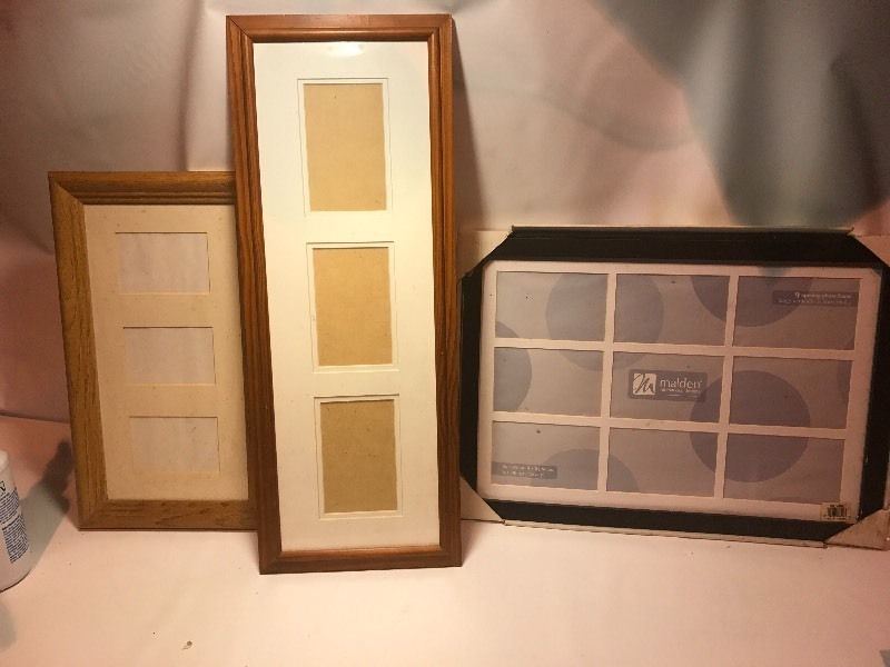 lot 9555 image: Set of three family photo frames