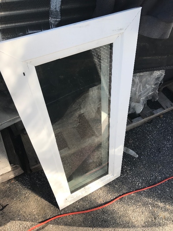 lot 809 image: Single thermal pane window 12 x 30