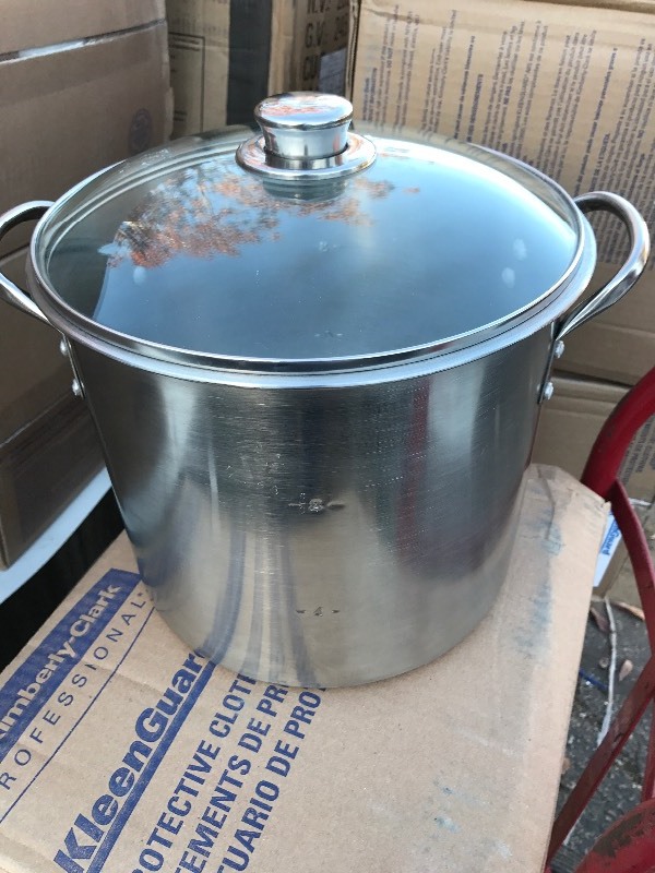 lot 826 image: 12 quart stainless steel pot with lid